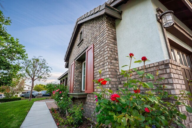 Building Photo - Exceptional estate Located In the highly desirable College Park Community.