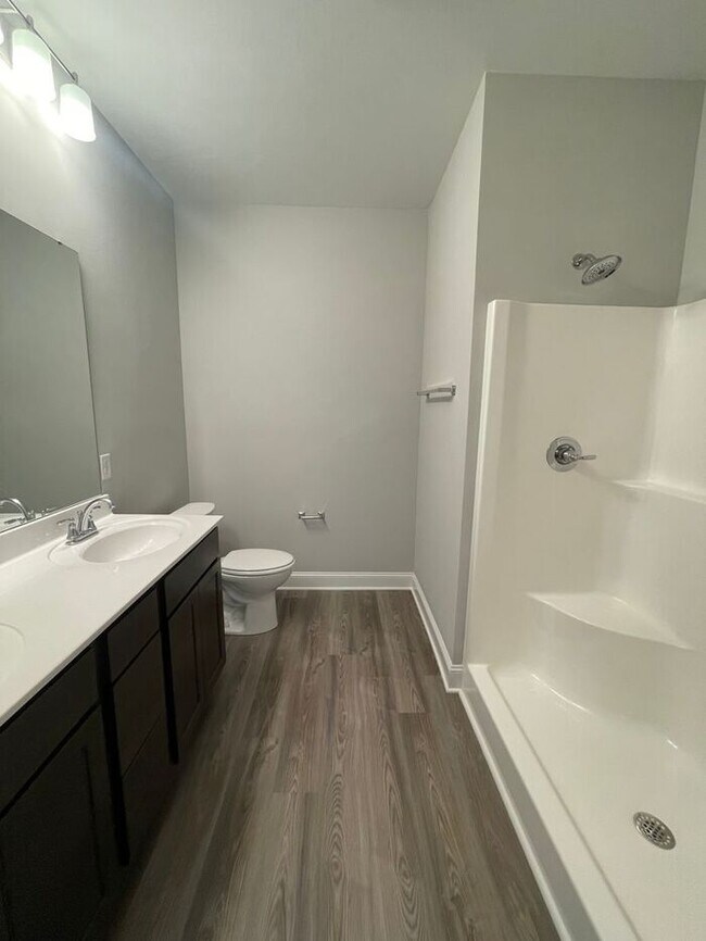 Building Photo - 3 Bedrooms, 2.5 Baths 2-story townhome