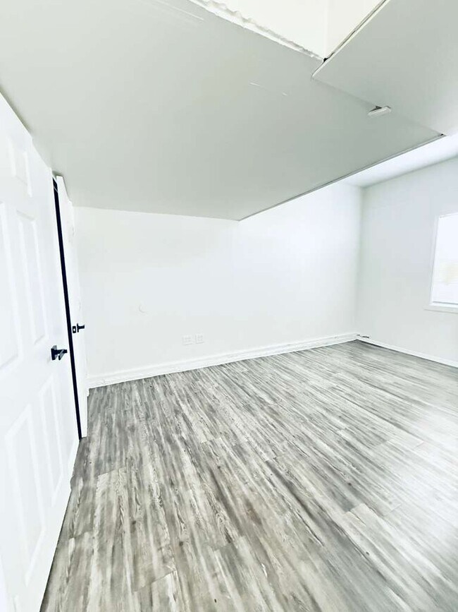 Building Photo - 636 NE 34th St