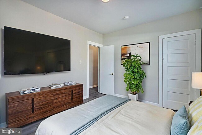 Building Photo - 24 Trent Ave