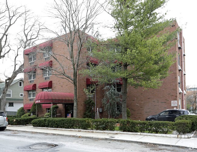 Primary Photo - 999 Forest Ave