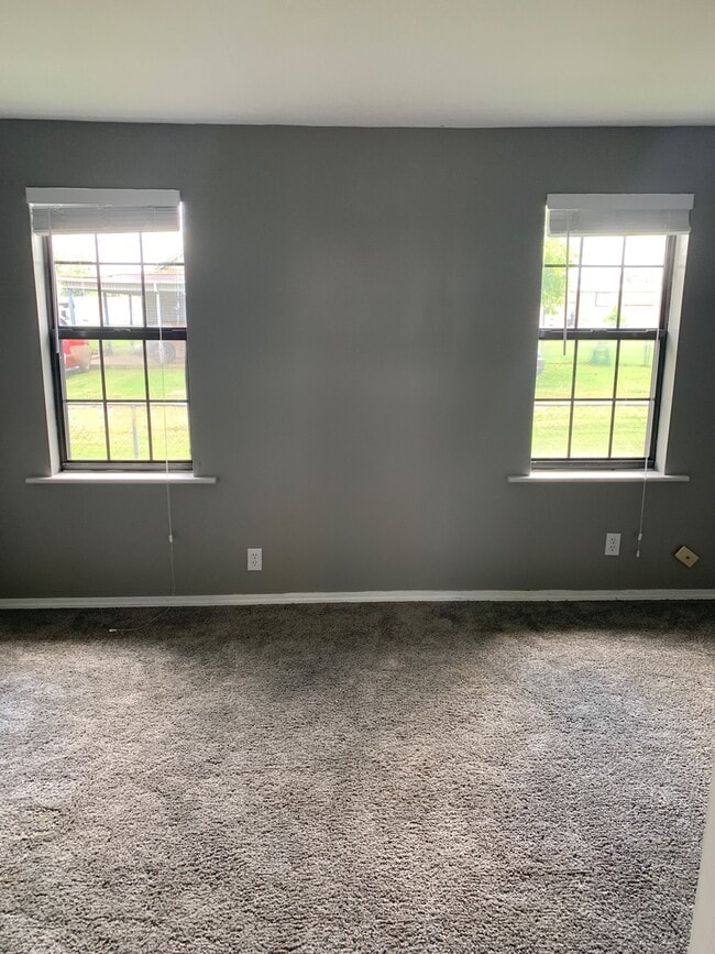 Building Photo - 5100 S 33rd St