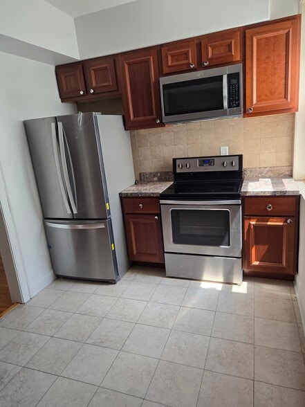 Kitchen - 2043 E 72nd Pl