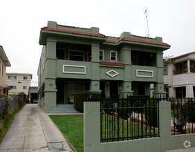 Building Photo - 513 N HELIOTROPE DR