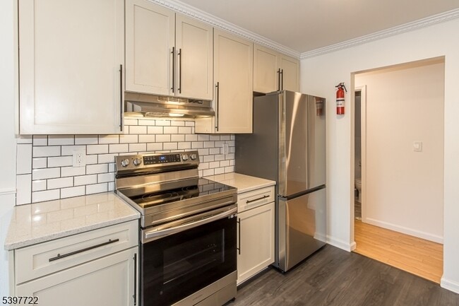 Building Photo - 530 Park Ave