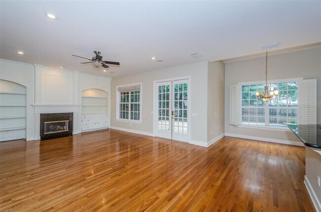 Building Photo - 3410 W Bay Villa Ave