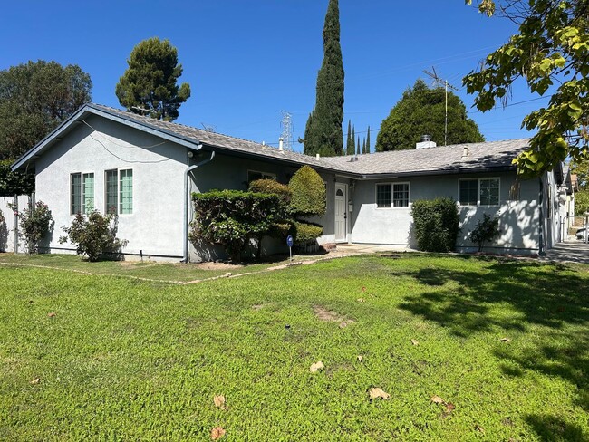 Building Photo - Beautiful  4+2 GRANADA HILLS HOME