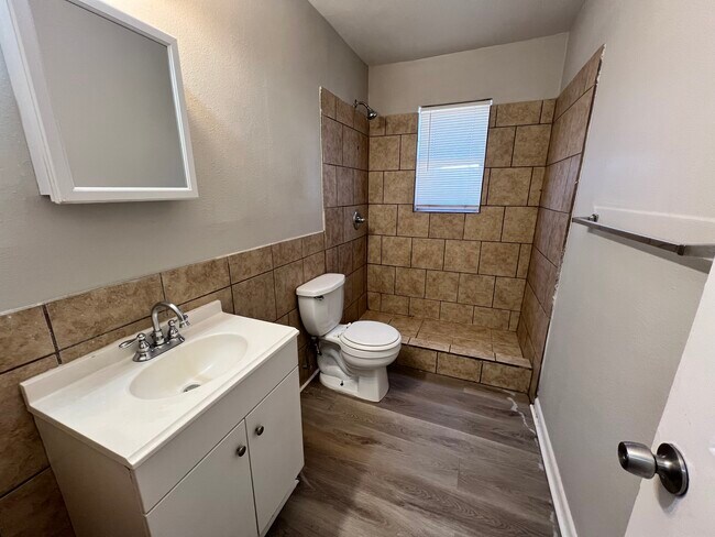 Building Photo - Kentwood Apartments