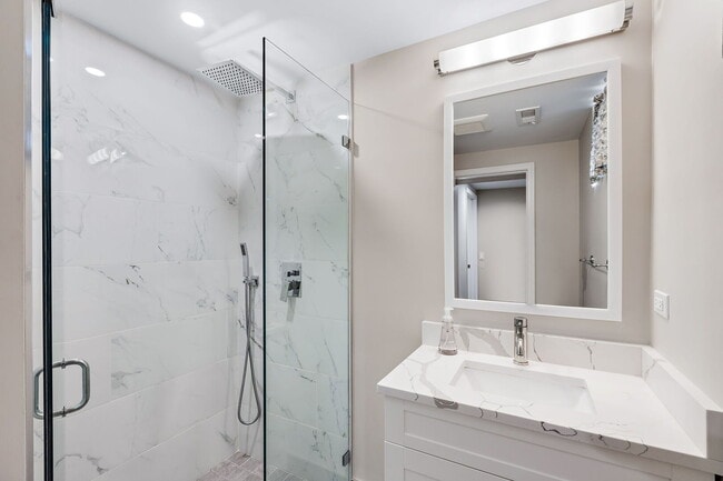 Building Photo - 639 Cumnor Ave