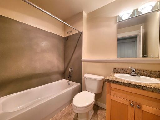 Building Photo - Stunning Three Level Townhome in Green Lak...