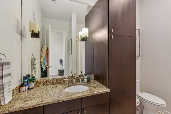 Building Photo - 2950 McKinney Ave