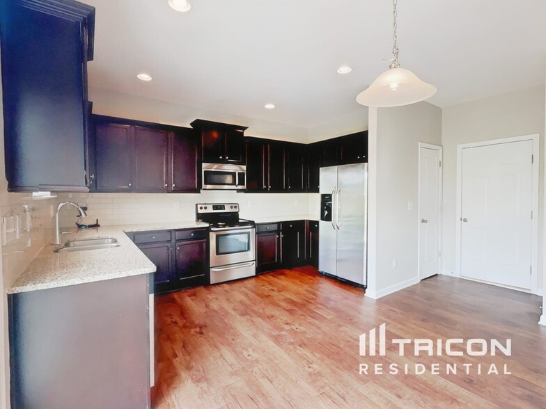 Building Photo - 228 Elmhaven Dr