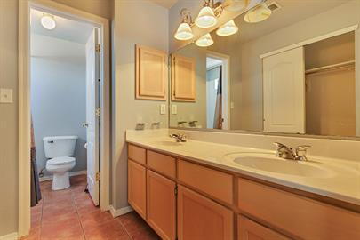 Building Photo - Single story 3 bedroom 2 bath home with REFRIGERATED AIR.