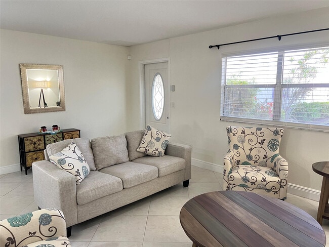 Building Photo - 690 Saxony Way