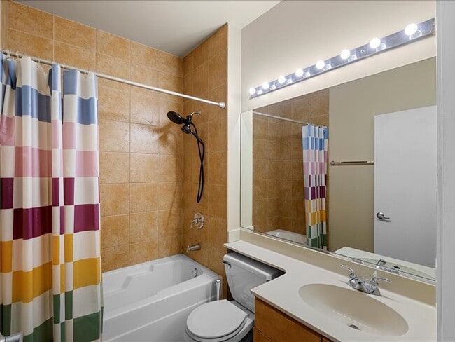 Building Photo - 945 N Howe-H