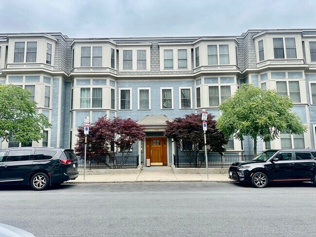 Building Photo - 772 E 3rd St