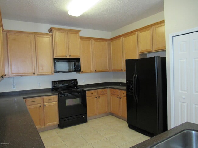 Building Photo - 1759 Tullagee Ave