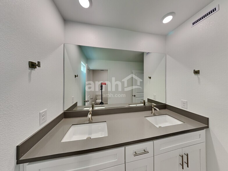 Building Photo - 9158 Ribbon Mdw Ct