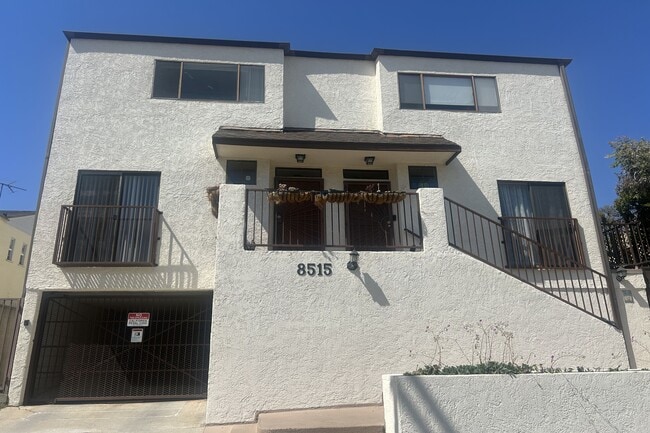 Building Photo - 8515 Saturn St
