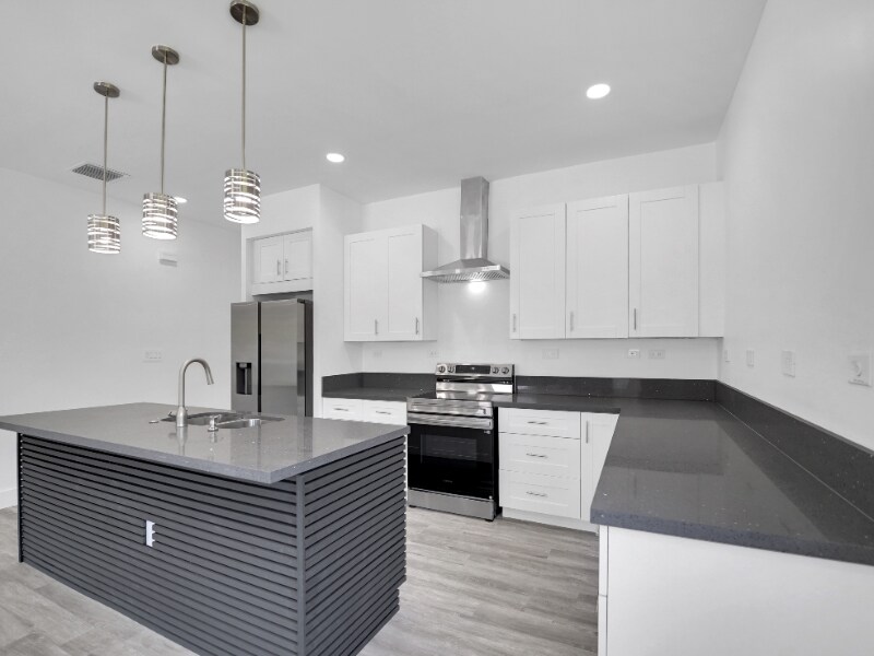 Building Photo - 760 SW 10th St