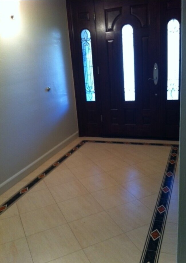 Building Photo - 3202 Isadora Dr