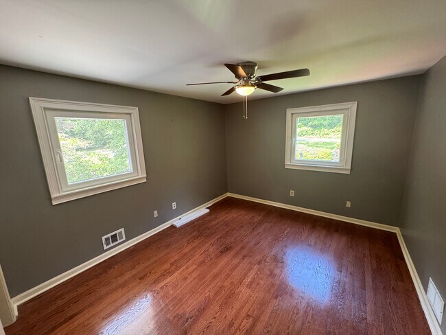 Building Photo - Wonderful Stone Mountain 4 bed 2.5 bath Ho...