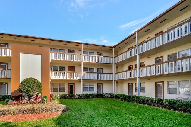 Building Photo - 116 Mansfield C