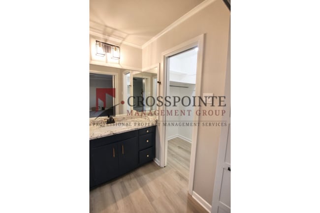 Building Photo - Recently remodeled South Tyler Home with Mother in Law Suite