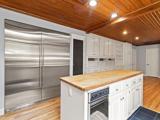 Building Photo - 1113 E Walnut St