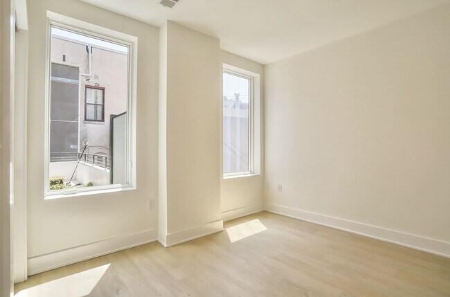 Building Photo - 303 Madison St
