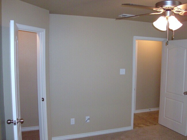 Building Photo - 3 bedroom 2 bath Duplex off Bunny Trail Killeen
