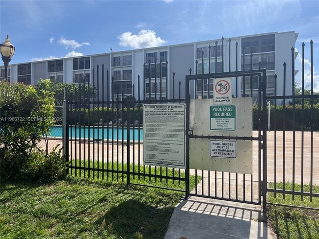 Building Photo - 8730 N Sherman Cir