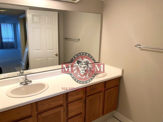 Building Photo - 2 Bed 2 Bath Condo in Bench Tower Condomin...