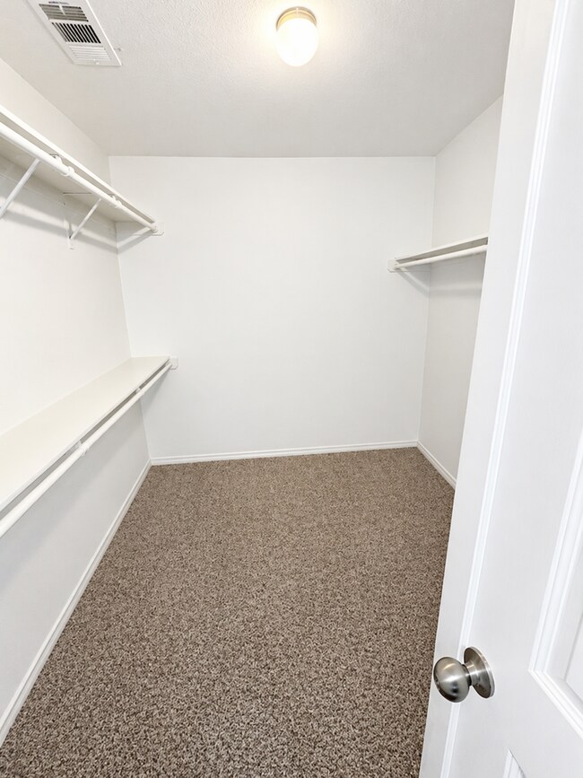 Building Photo - 3 BED / 2.5 Bath AVAILABLE NOW, APPLY TODAY ON OUR WEBSITE!!