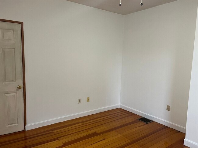 Building Photo - 21 Hamlet Pl