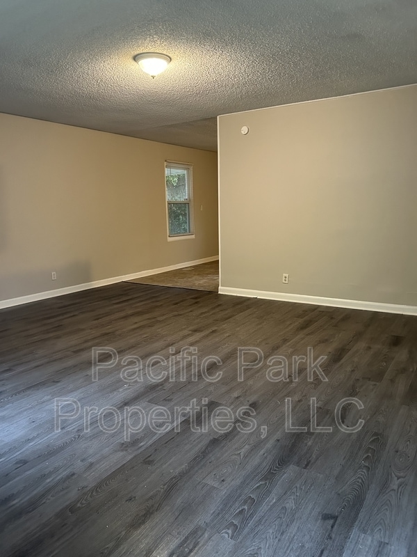 Building Photo - 3639 Richelieu Rd