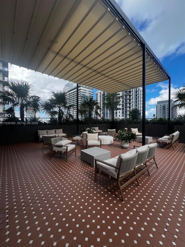 Building Photo - 11 NE 6th St