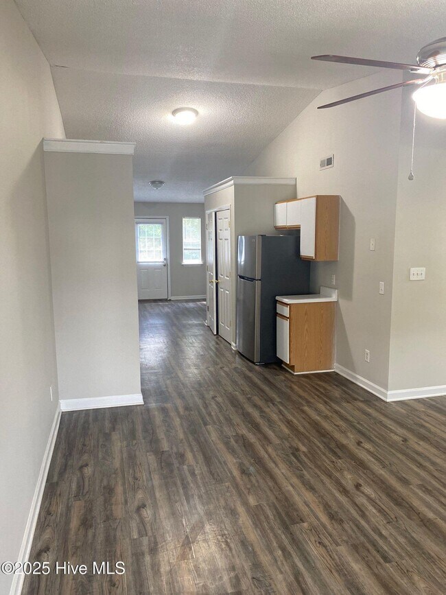 Building Photo - 102 Derwent Ct