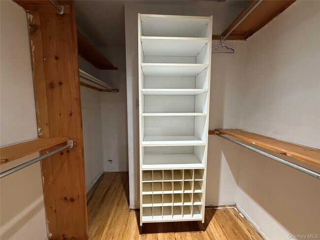 Building Photo - 7 Gloucester Dr