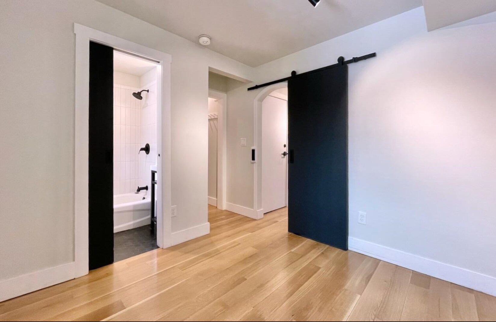 Building Photo - 320 6th St