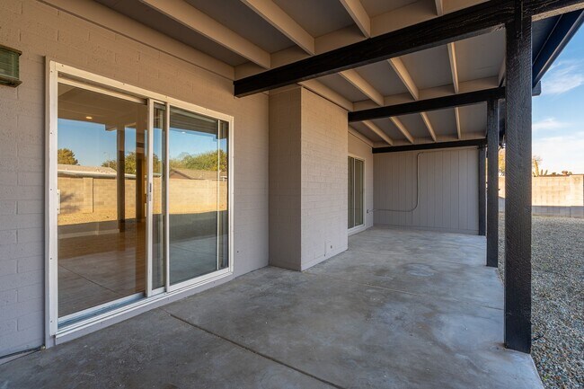 Building Photo - Stunning 3-Bedroom Home in Prime Glendale Location