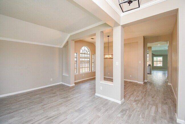 Building Photo - 23122 Beech Canyon Dr