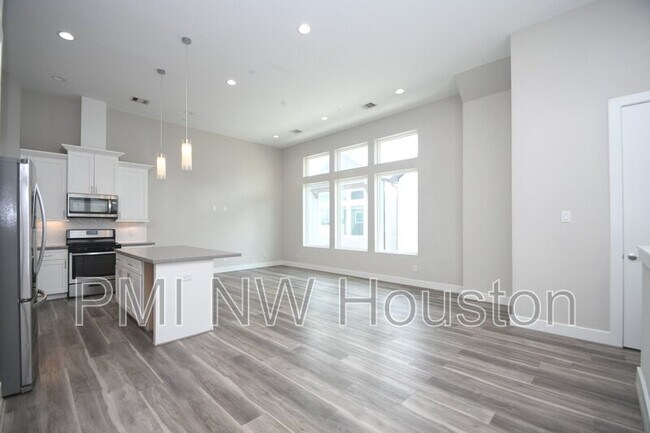 Building Photo - 5904 Gardendale Dr