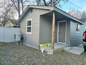 Building Photo - 9 &amp; 9 1/2 Alderson Ave