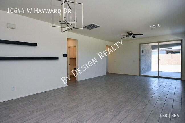 Building Photo - Like-New 4BR/3BA Corner Lot Home in Gladde...