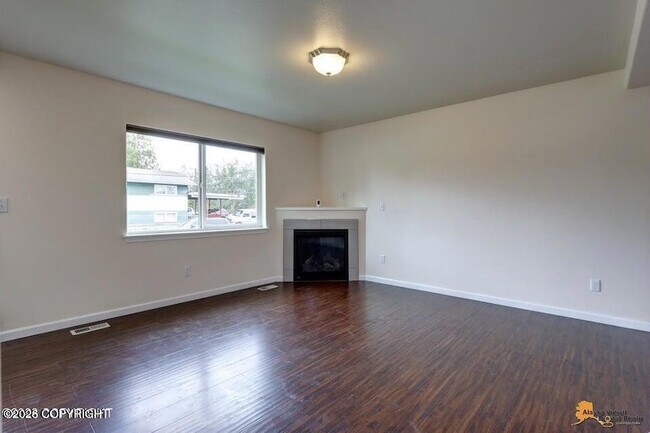 Building Photo - 1337 E 14th Ave
