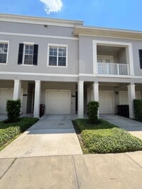 Building Photo - End unit town home in Baldwin Park!