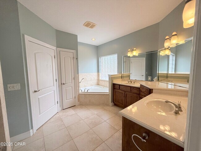 Building Photo - 3719 Bay Tree Rd