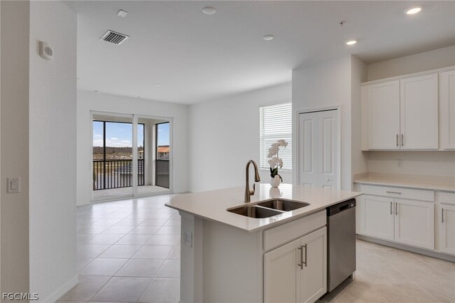 Building Photo - 15405 Grn Acrs Ave