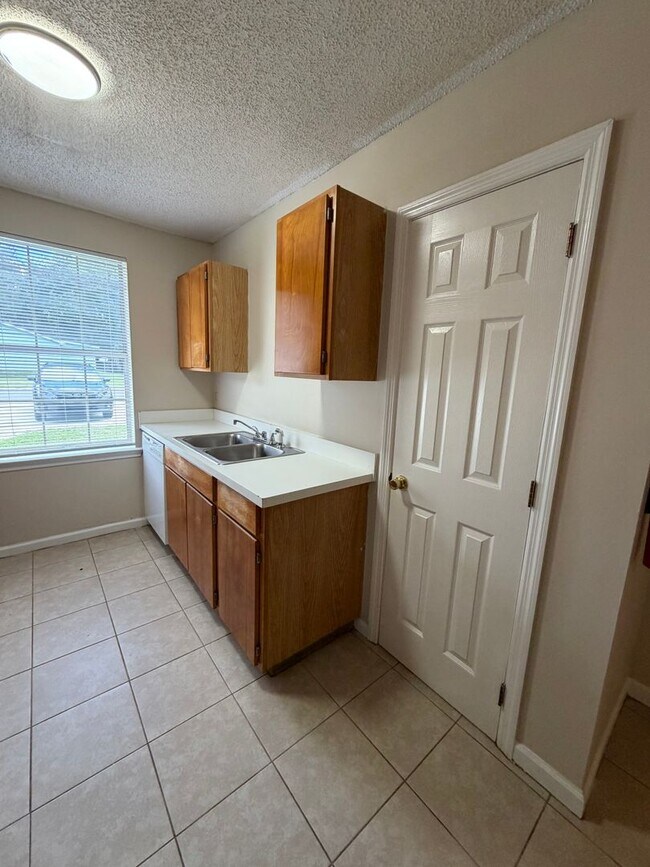 Building Photo - 412/414 Admirals Walk Dr